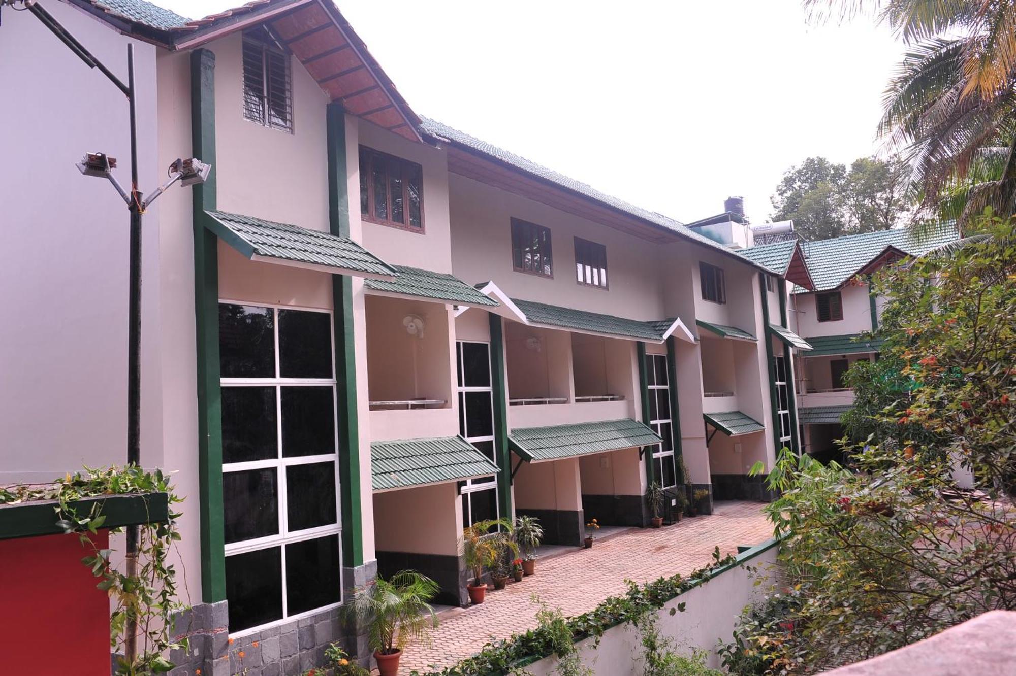 Haritagiri Hotel Kalpetta Exterior photo