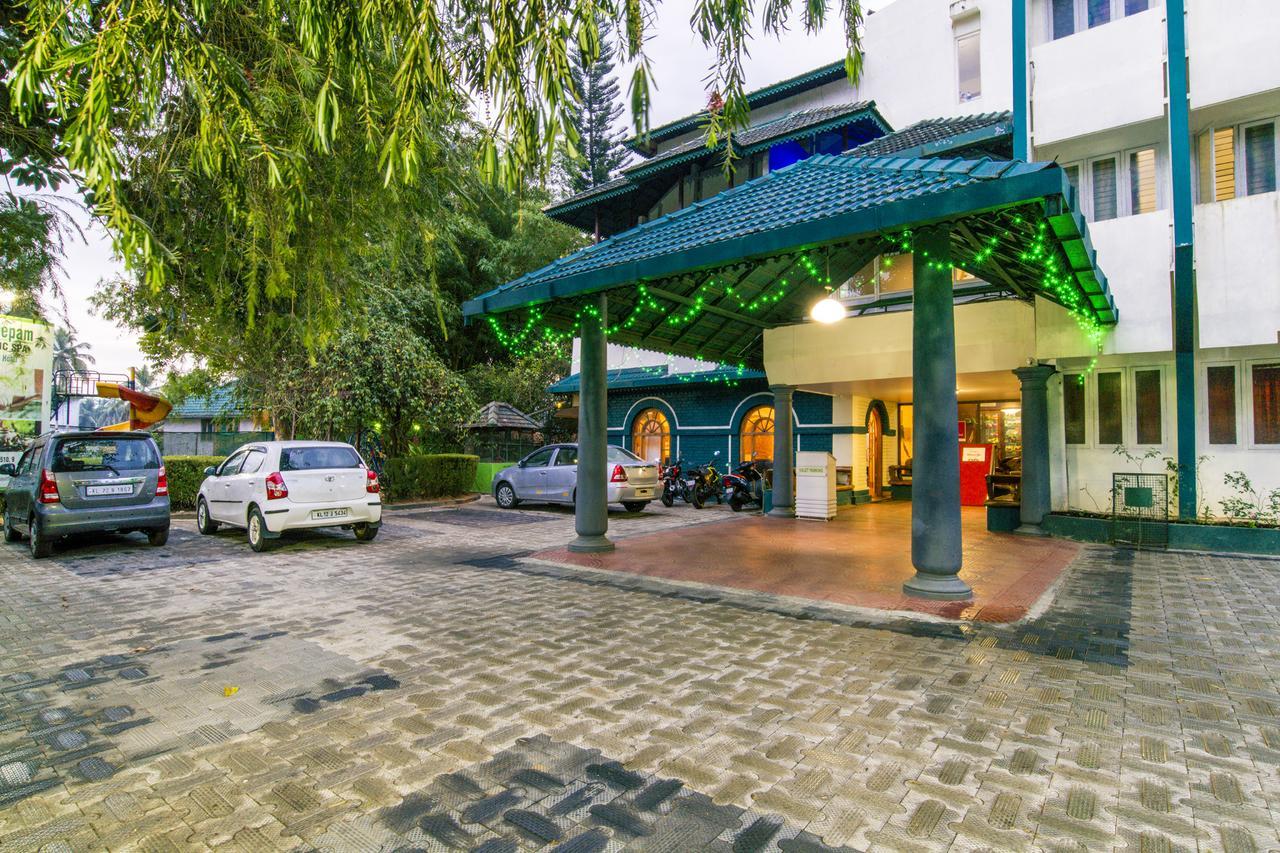 Haritagiri Hotel Kalpetta Exterior photo