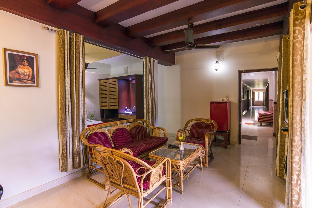 Haritagiri Hotel Kalpetta Exterior photo